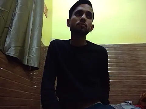 Snapshot of Queen_Couple chatting on 02-22-25, 04:09 Queen Couple online show from 02-22-25, 04:09