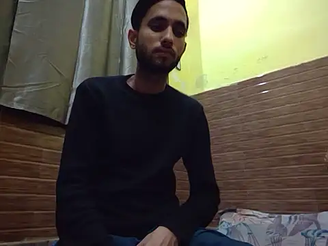 Snapshot of Queen_Couple chatting on 03-08-25, 04:50 Queen Couple online show from 03-08-25, 04:50