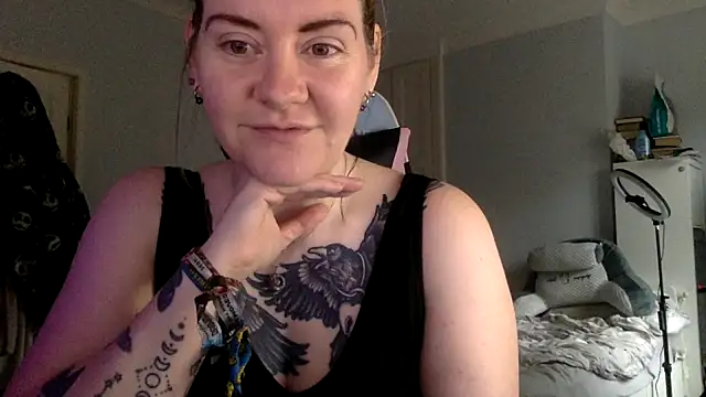 AureliaXOX online show from 02-11-25, 11:54