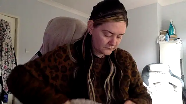 AureliaXOX online show from 02-22-25, 12:40