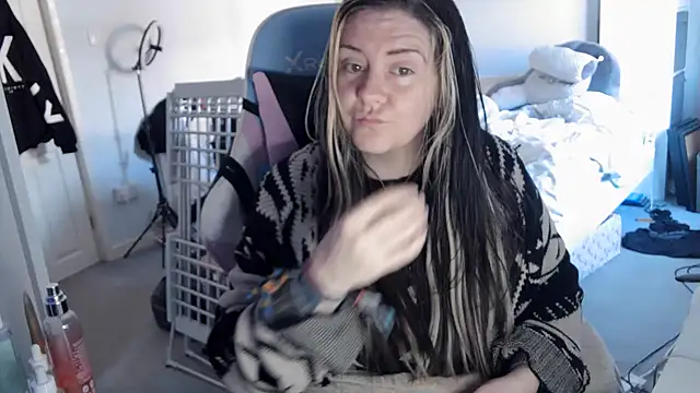 AureliaXOX online show from 03-13-25, 09:21