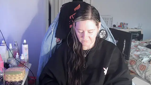 AureliaXOX online show from 10-03-25, 09:50