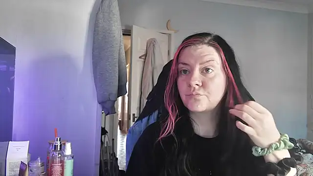 AureliaXOX online show from 11-12-25, 08:48