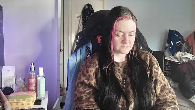 AureliaXOX online show from 11-16-25, 02:11