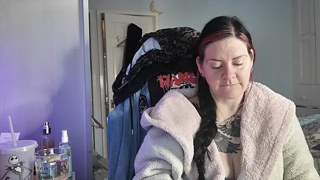 AureliaXOX online show from 12-04-25, 09:18