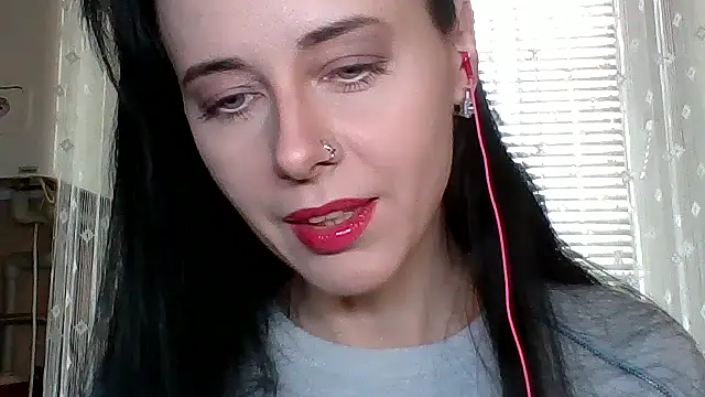 Snapshot of LuminousLady chatting on 10-28-25, 08:18 LuminousLady online show from 10-28-25, 08:18