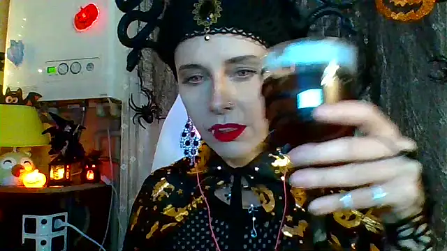 Snapshot of LuminousLady chatting on 10-31-25, 06:20 LuminousLady online show from 10-31-25, 06:20