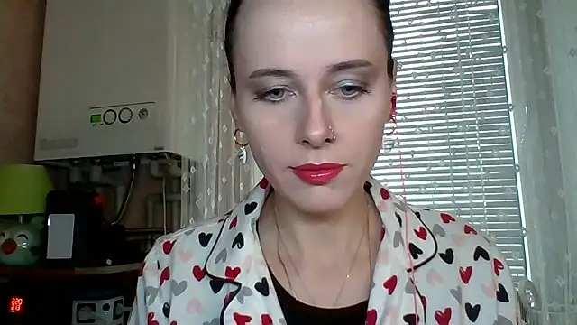 Snapshot of LuminousLady chatting on 11-09-25, 11:30 LuminousLady online show from 11-09-25, 11:30