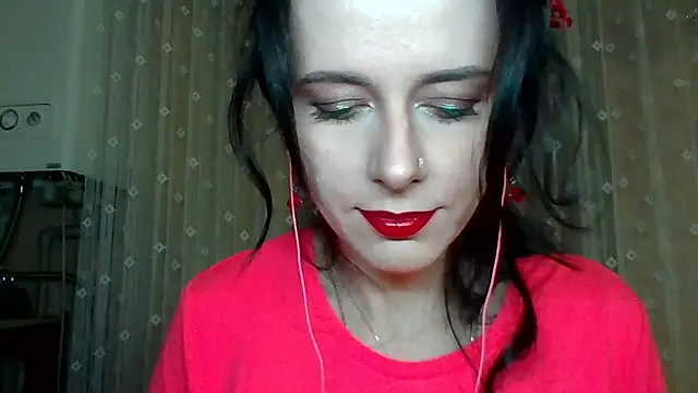 Snapshot of LuminousLady chatting on 12-13-25, 07:53 LuminousLady online show from 12-13-25, 07:53