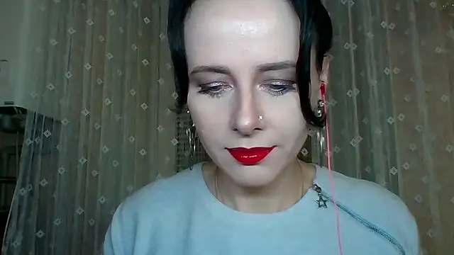 Snapshot of LuminousLady chatting on 12-14-25, 06:12 LuminousLady online show from 12-14-25, 06:12