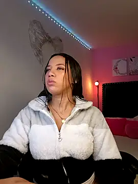 SallyWhitee online show from 03-10-26, 05:12