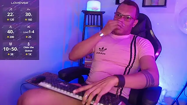 Snapshot of XhaseFoX chatting on 02-06-25, 03:37 XhaseFoX online show from 02-06-25, 03:37