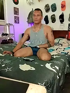 Snapshot of XhaseFoX chatting on 03-01-25, 02:59 XhaseFoX online show from 03-01-25, 02:59