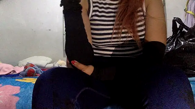 sharonlopez9611 online show from 06-17-26, 03:42
