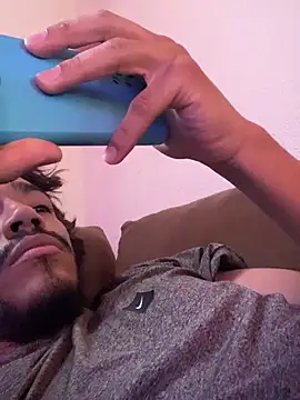 Mineirinho043 online show from 10-20-25, 04:40