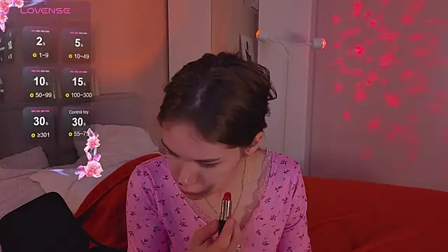 Mia Luw online show from 11-07-25, 04:01