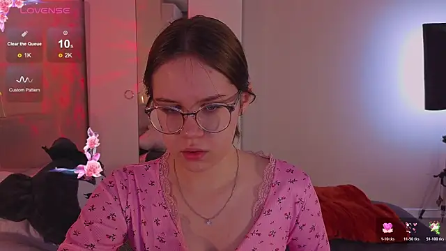 Mia Luw online show from 11-12-25, 03:40