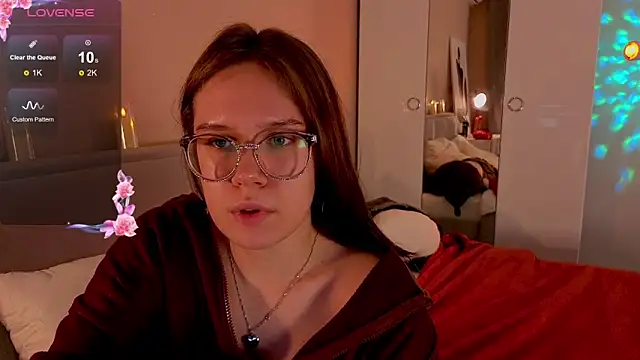 Mia Luw online show from 11-22-25, 09:58