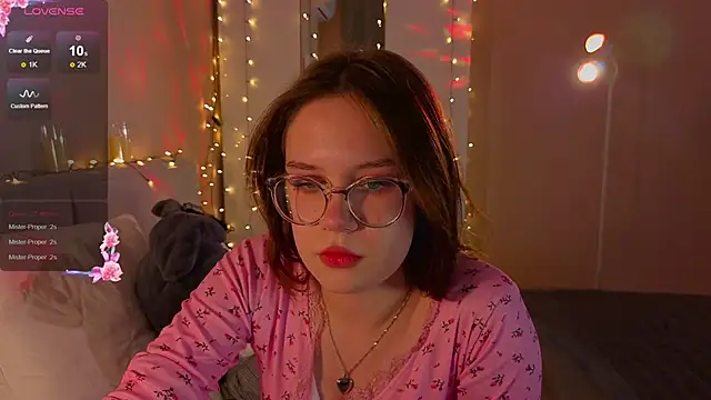 Mia Luw online show from 11-27-25, 06:54