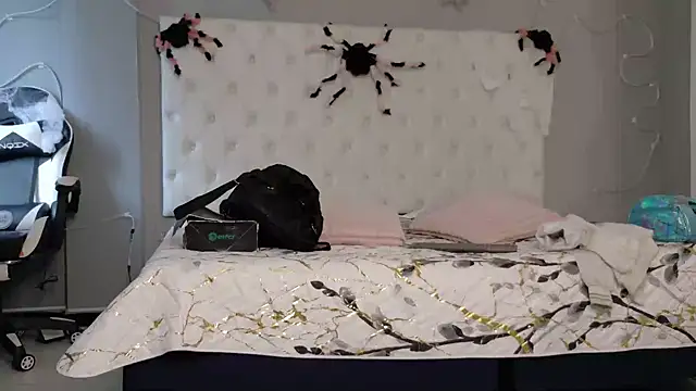 Snapshot of Alektra_bryce chatting on 10-28-25, 07:38 Alektra bryce online show from 10-28-25, 07:38