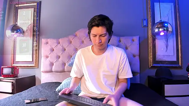Snapshot of Golden-Boyy chatting on 02-04-25, 03:15 Golden-Boyy online show from 02-04-25, 03:15