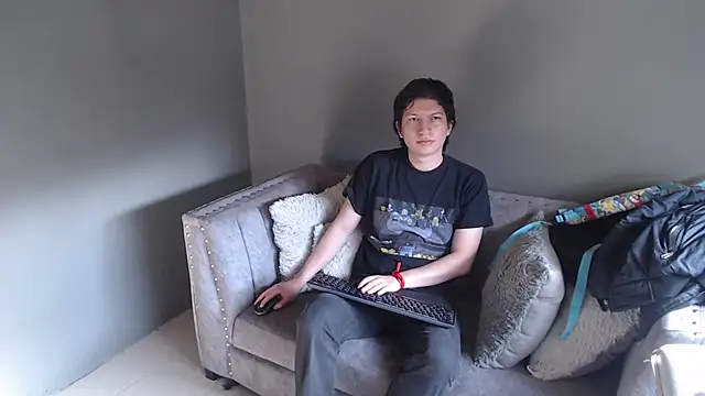Snapshot of Golden-Boyy chatting on 02-09-25, 01:03 Golden-Boyy online show from 02-09-25, 01:03