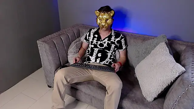 Snapshot of Golden-Boyy chatting on 02-10-25, 11:57 Golden-Boyy online show from 02-10-25, 11:57