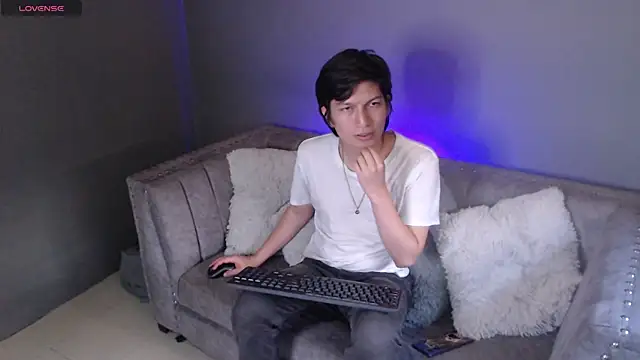 Snapshot of Golden-Boyy chatting on 02-13-25, 11:50 Golden-Boyy online show from 02-13-25, 11:50