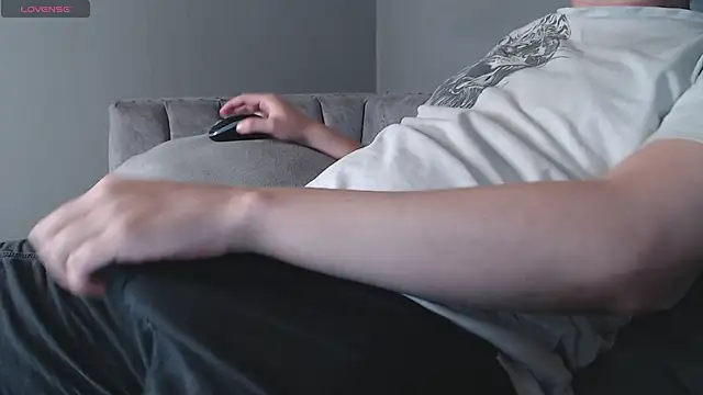 Snapshot of Golden-Boyy chatting on 02-18-25, 03:32 Golden-Boyy online show from 02-18-25, 03:32