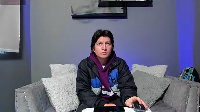 Snapshot of Golden-Boyy chatting on 03-04-25, 12:01 Golden-Boyy online show from 03-04-25, 12:01