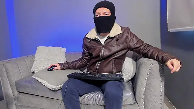 Snapshot of Golden-Boyy chatting on 03-13-25, 12:13 Golden-Boyy online show from 03-13-25, 12:13