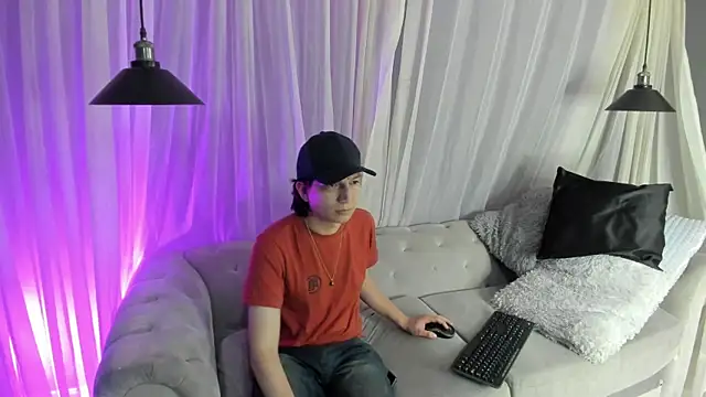 Snapshot of Golden-Boyy chatting on 03-16-25, 12:11 Golden-Boyy online show from 03-16-25, 12:11