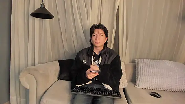Snapshot of Golden-Boyy chatting on 03-18-25, 12:03 Golden-Boyy online show from 03-18-25, 12:03