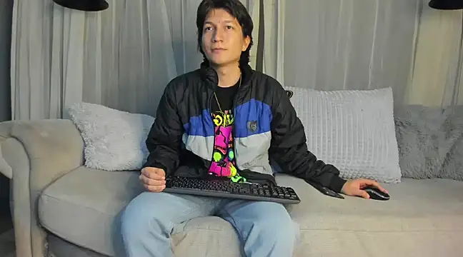 Snapshot of Golden-Boyy chatting on 03-19-25, 12:12 Golden-Boyy online show from 03-19-25, 12:12