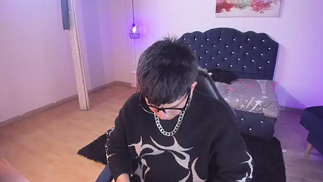 Snapshot of Golden-Boyy chatting on 09-19-25, 03:19 Golden-Boyy online show from 09-19-25, 03:19