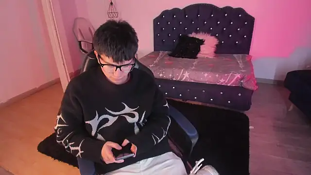 Snapshot of Golden-Boyy chatting on 09-22-25, 03:19 Golden-Boyy online show from 09-22-25, 03:19