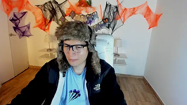 Snapshot of Golden-Boyy chatting on 10-18-25, 03:53 Golden-Boyy online show from 10-18-25, 03:53