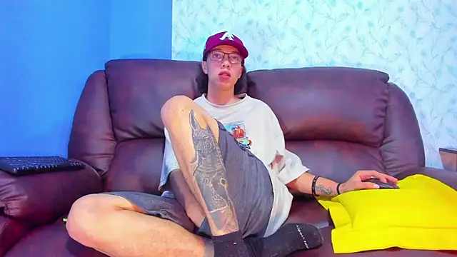 Snapshot of Gadiel_Sex chatting on 02-27-25, 01:38 Gadiel Sex online show from 02-27-25, 01:38