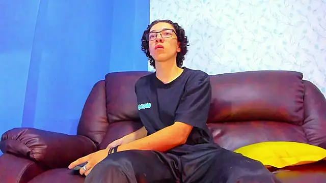 Snapshot of Gadiel_Sex chatting on 03-04-25, 12:44 Gadiel Sex online show from 03-04-25, 12:44