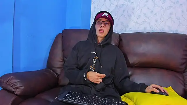 Snapshot of Gadiel_Sex chatting on 03-05-25, 01:50 Gadiel Sex online show from 03-05-25, 01:50