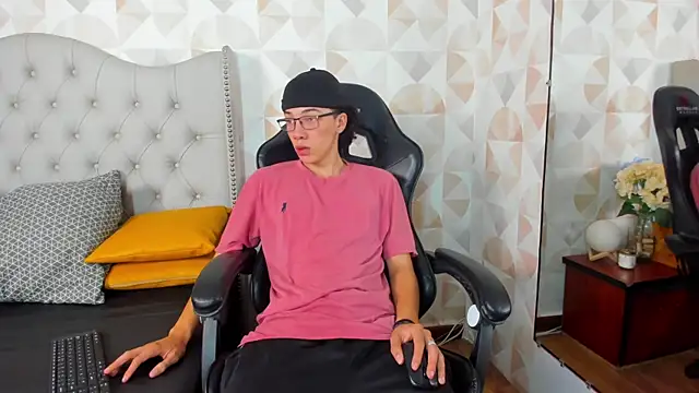 Snapshot of Gadiel_Sex chatting on 03-06-25, 01:35 Gadiel Sex online show from 03-06-25, 01:35