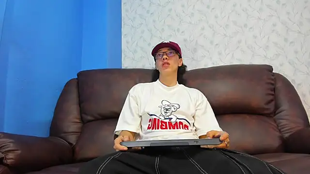 Snapshot of Gadiel_Sex chatting on 03-10-25, 01:32 Gadiel Sex online show from 03-10-25, 01:32