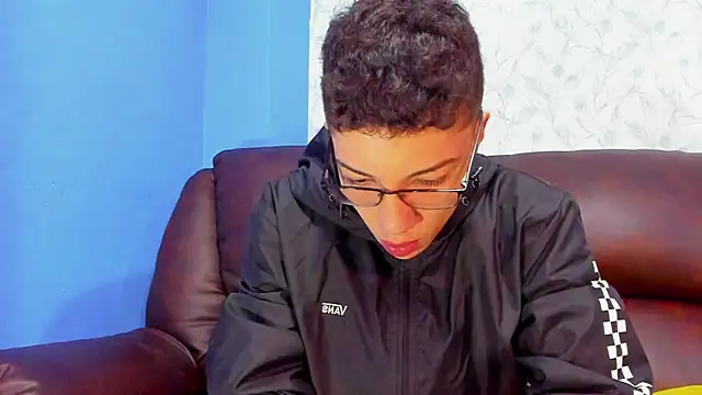 Snapshot of Gadiel_Sex chatting on 03-21-25, 12:06 Gadiel Sex online show from 03-21-25, 12:06