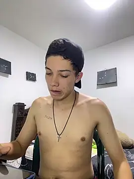 Snapshot of Gadiel_Sex chatting on 10-13-25, 02:06 Gadiel Sex online show from 10-13-25, 02:06