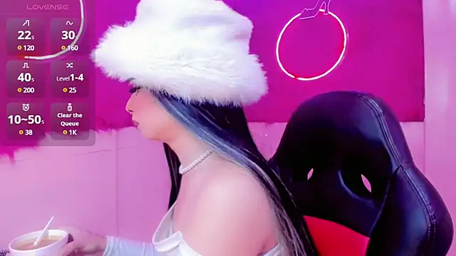 Snapshot of Irina_milkmaid chatting on 03-05-25, 07:38 Irina milkmaid online show from 03-05-25, 07:38