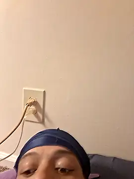 Snapshot of Locdawgg11 chatting on 09-30-25, 04:12 Locdawgg11 online show from 09-30-25, 04:12