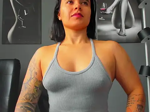 karlyjons12 online show from 10-27-25, 04:22