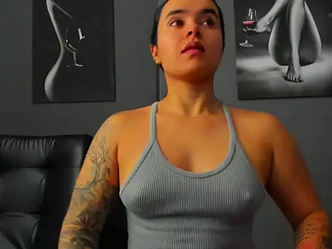 karlyjons12 online show from 04-08-26, 01:33