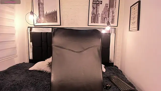 Snapshot of tylla_ chatting on 10-25-25, 03:25 tylla online show from 10-25-25, 03:25