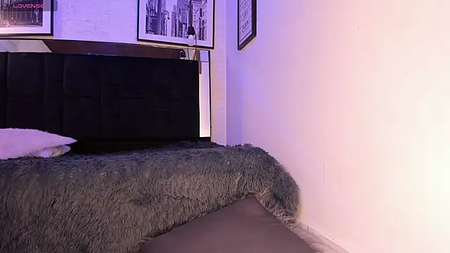 Snapshot of tylla_ chatting on 11-10-25, 03:05 tylla online show from 11-10-25, 03:05